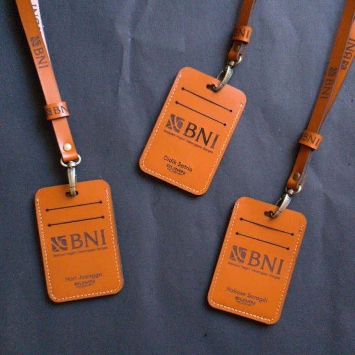 

BARANG TERLARIS costum id card holder nama dan logo perusahaan/instansi/casual TAN
