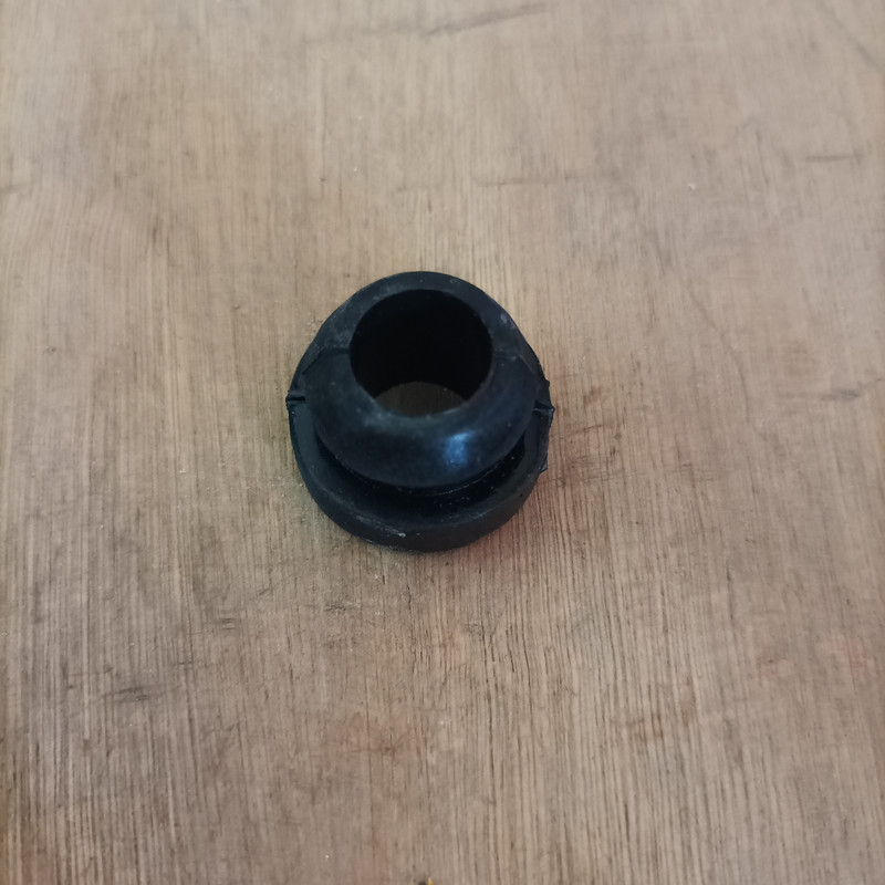 Karet Dudukan Radiator Peugeot 307