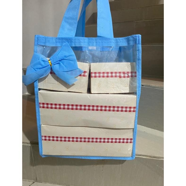 

TERMURAH HARGA LUSIN ISI 12 BIJI -TAS HAJATAN MIKA TEBAL PREMIUM DI KELASNYA 0.25 MM SIZE 22x22x30cm gd-8