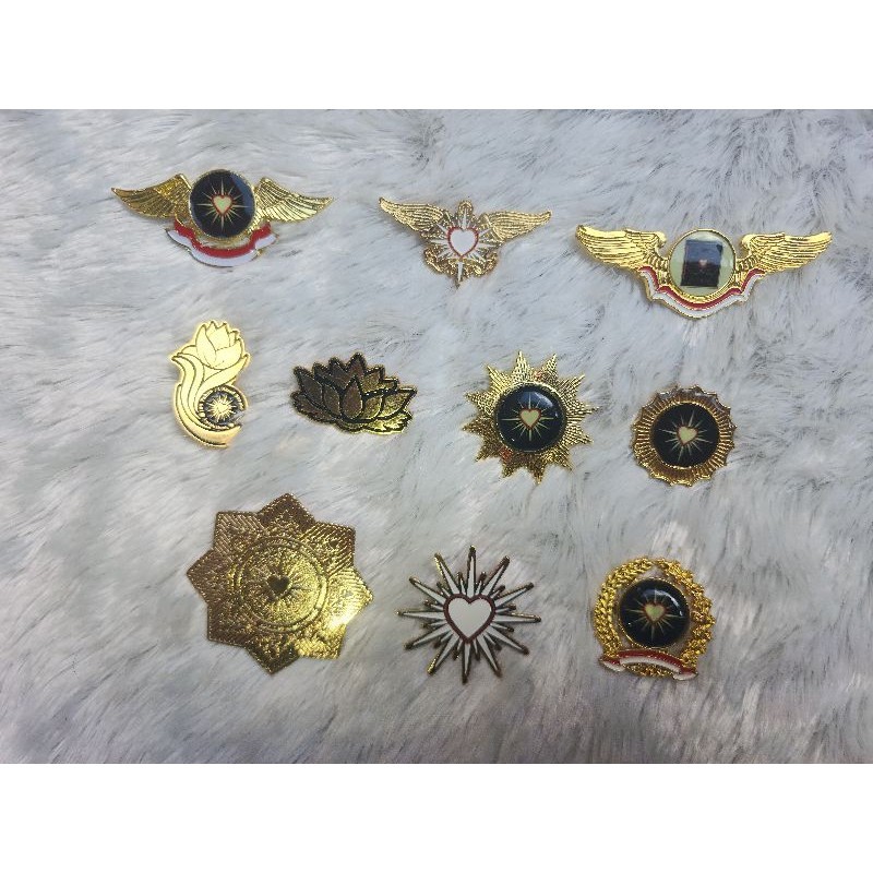 Pin psht bahan logam menyala di tempat gelap /glow in the dark