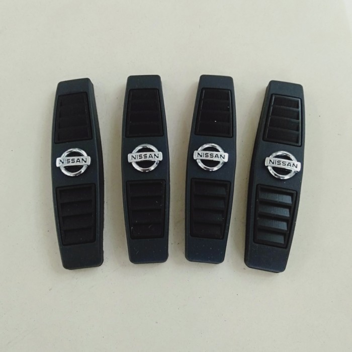 DOOR GUARD BRAVO LOGO NISSAN HITAM