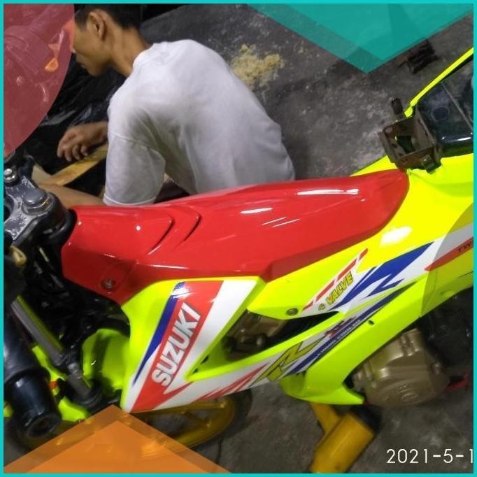 stiker Skotlet warna kuning stabilo itu glossy,, lebar stikernya 45cm