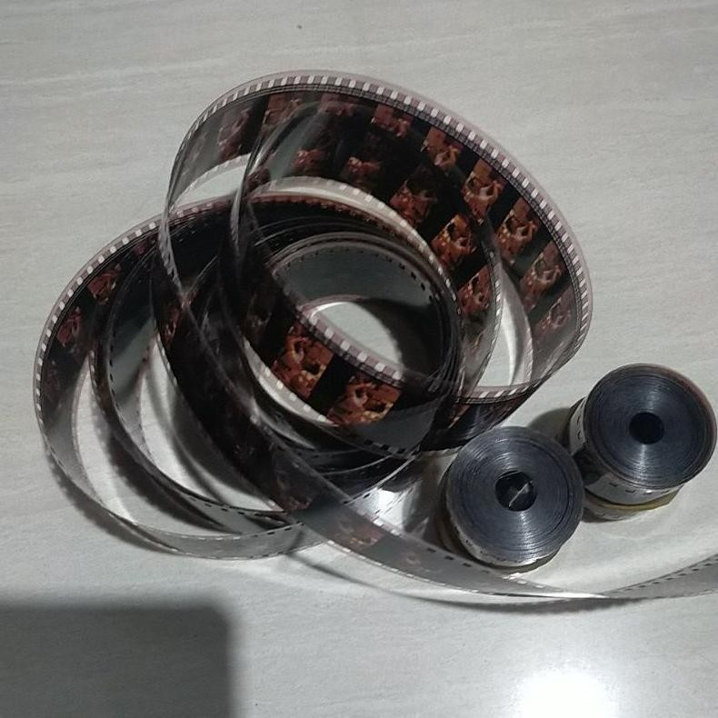 

Oy58 kaset rol flm ukuran 35 m panjang 7 meter bisa buat bikin peteng layangan /koang pitu pitu sblom chkout baca dllu Deskripsi ya Termurah