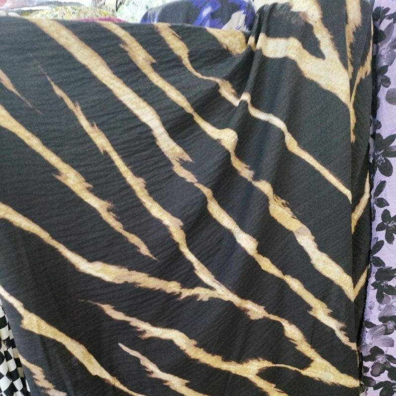 kain silky motif etnik - bahan crinkle premium - kain  silk