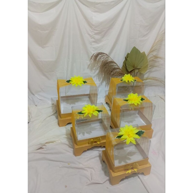 

Kotak Hantaran Mika Premium Model Panggung 1 Set Isi 5