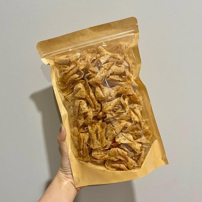 

NEW PRODUK KUE BAWANG KERIPIK BAWANG PITA 200 GRAM, CEMILAN MAKANAN RINGAN !!!!!