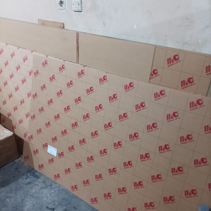 AKRILIK BENING 3MM 100X100 CM