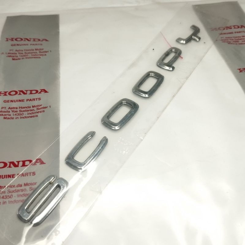 Emblem logo tulisan  SCOOPY warna silver (2020-2023)scoopy donat(2017-2019)metalik original