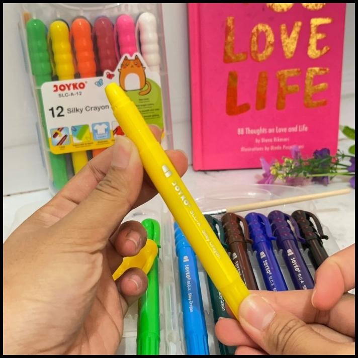 

BEST DEAL SILKY CRAYON JOYKO KRAYON HALUS 12 WARNA (1 SET) FREE BRUSH MURAH !!