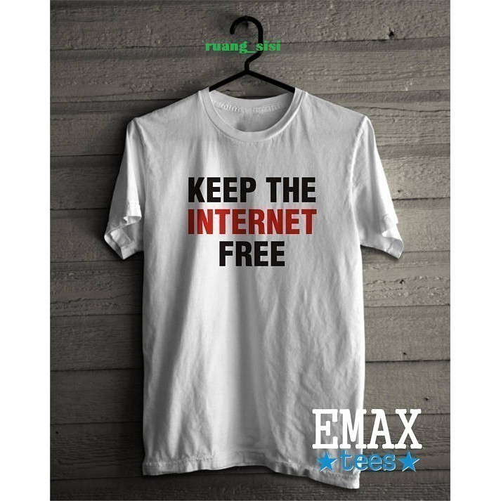 Kaos T Shirt Pria Keep The Internet Free