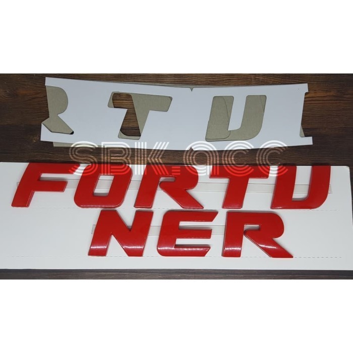 Emblem Fortuner Merah / Emblem Kap Mesin Fortuner / Logo Fortuner