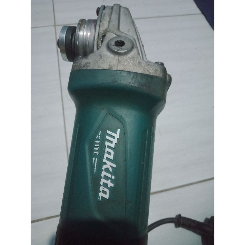 Gerinda tangan makita 100mm type M9513 kondisi second seperti baru siap pakai kerja