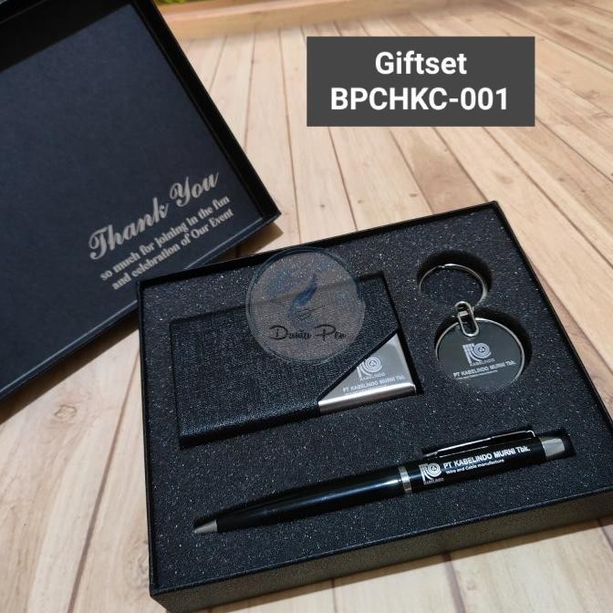 

Giftset Eksekutif Custom Pen+Card Holder+ Key Chain Elegan , Mewah Premium Murah Baru