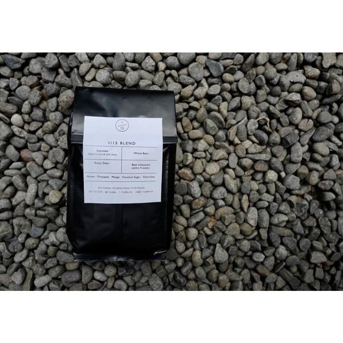 

1/15 Coffee Signature Blend (Whole Beans) - 1 Kg