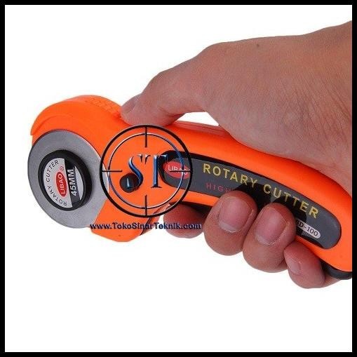 

HOT DEAL ROTARY CUTTER CUTTING CRAFT ROLLER CIRCULAR BLADE PISAU BULAT 45MM