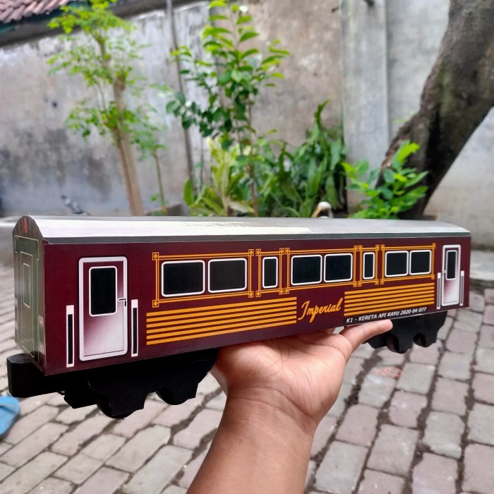Cabre Miniatur Gerbong Eksekutif Imperial - Kereta Api Kayu Surabaya
