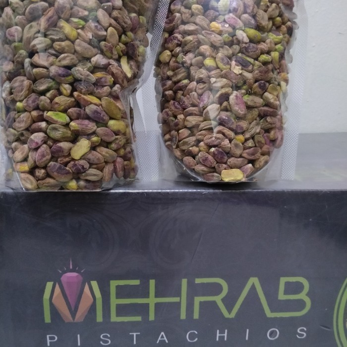 

Pistachio kupas 1kg Pisatchio Karnel 1kg Pistachio mentah 1kg Iran