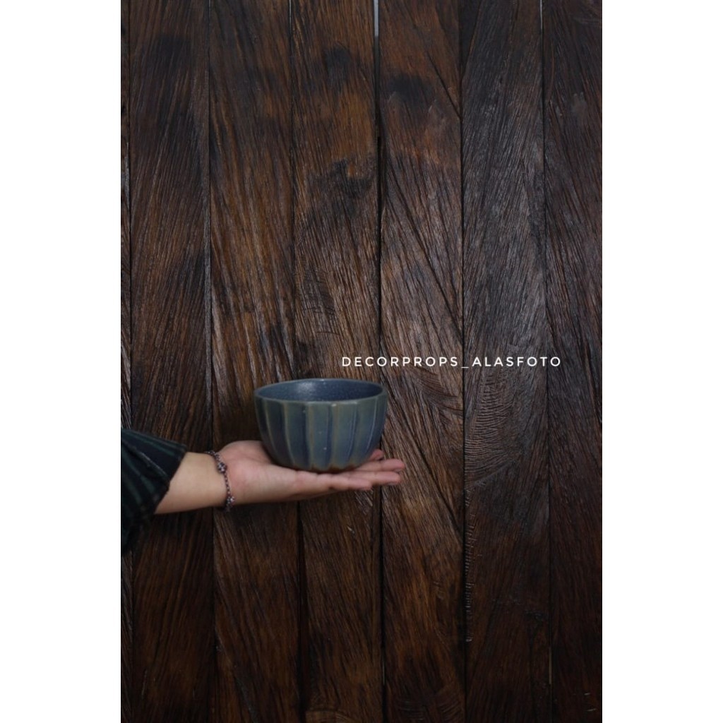 ALAS FOTO/BACKDROP - KAYU JATI DETAIL TEKSTUR SERUT