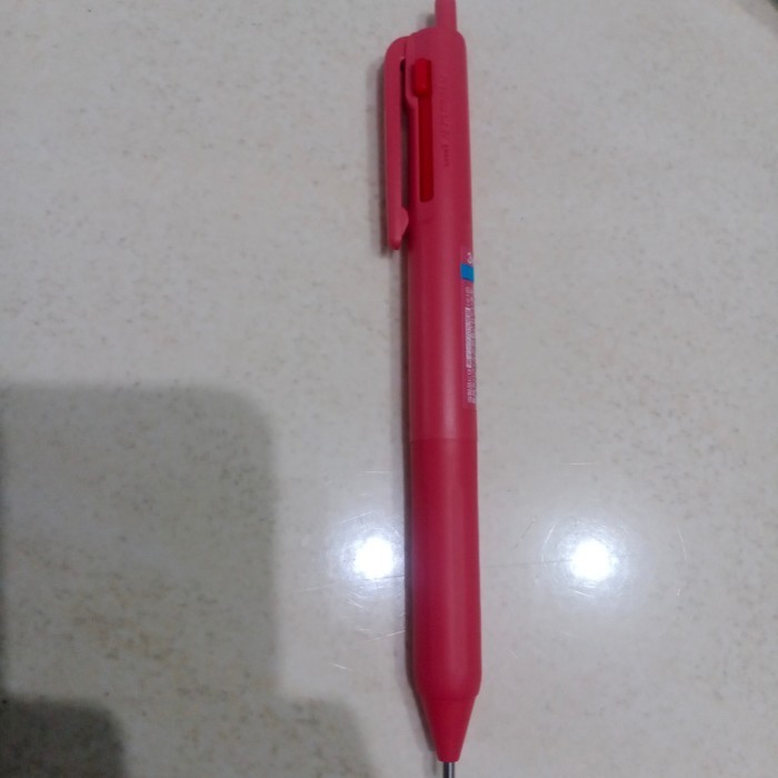 

Ready UNI JETSTREAM 3 COLOUR 0.5 NEW