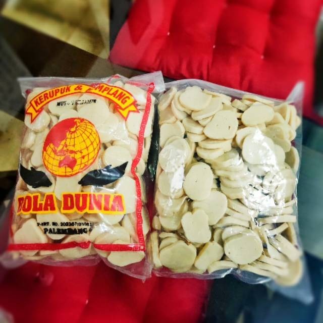 KERUPUK/KEMPLANG SAYUR ASEM BOLA DUNIA 500GR ASLI PALEMBANG
