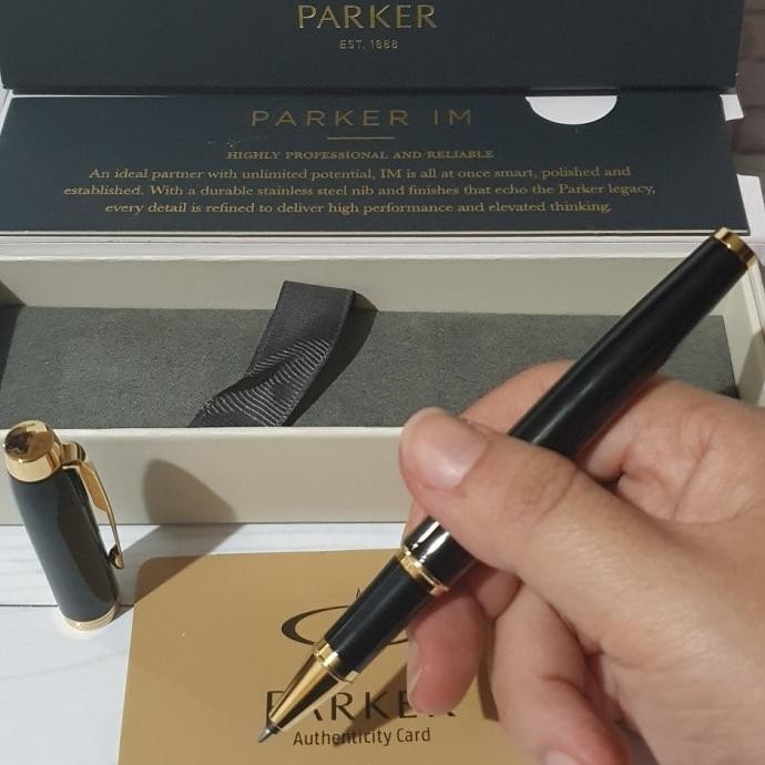 

Pulpen Parker Original IM New LQ Black GT Roller Ball Free Grafir Nama