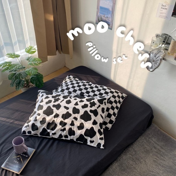 Terbaru [@Stigmable] Sarung Bantal Aesthetic Moo Chess Motif Sapi