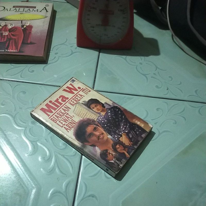 novel Mira w. BIARKAN KERETA ITU LEWAT,ARINI