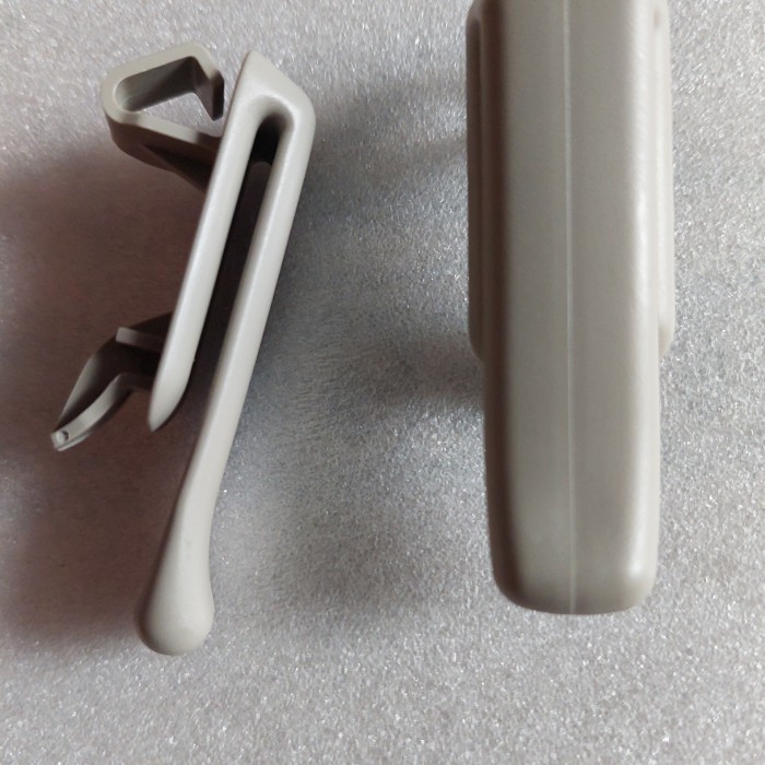 PLASTIK SAFETY BELT INNOVA CANTELAN SAFETY BELT BELAKANG INNOVA ORI