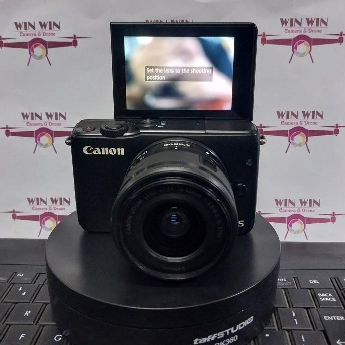 Kamera Camera Mirrorless Canon Eos M10 Lensa Kit Ef-M 15-45 Lcd Vignet Tipis Hitam Original