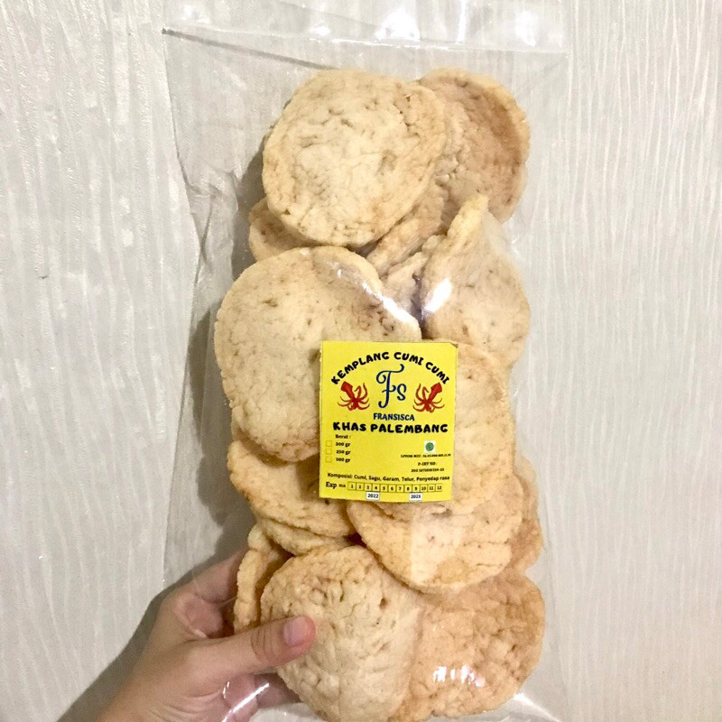 

KERUPUK CUMI CUMI KEMPLANG CUMI 200 GR ASLI PALEMBANG KERUPUK PREMIUM OLEH OLEH PALEMBANG ASLI