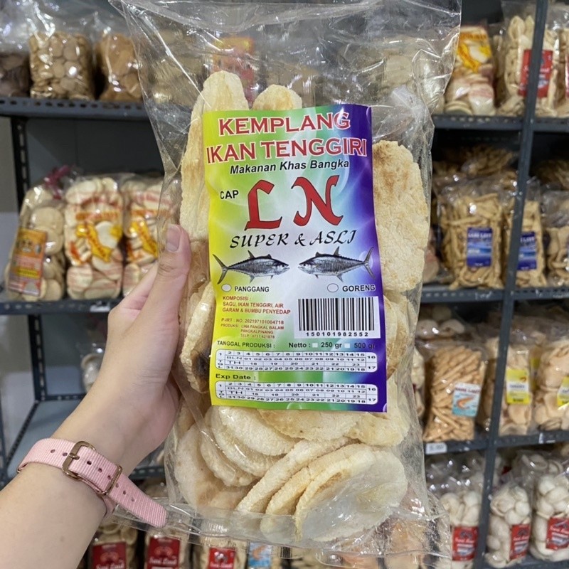 

KEMPLANG BANGKA PANGGANG IKAN TENGGIRI CAP LN - SNACK BANGKA - CEMILAN BANGKA - MAKANAN BANGKA ASLI