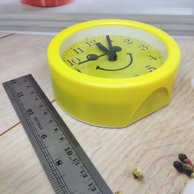 Jam Weker EMO Motif SMILE /Jam Meja Beker / Alarm Clock Bonus Baterai