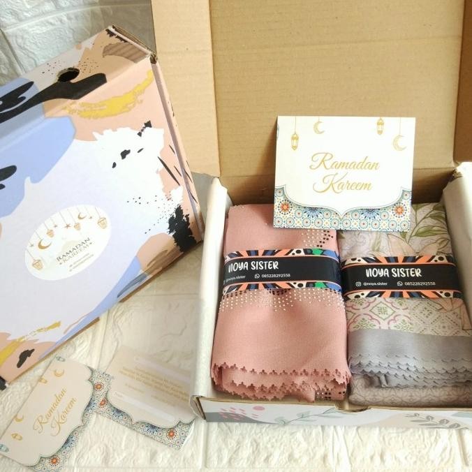 

Hampers Parcel Ramadhan Lebaran Idul Fitri isi dua hijab, kartu ucapan