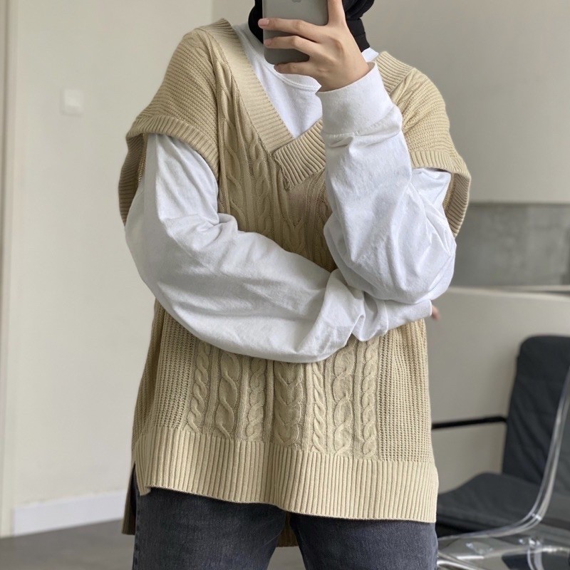 PRELOVED loose knit cable vest pricklycholla