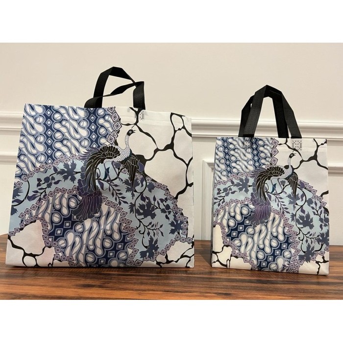 

BRG BARU TAS GOODIEBAG LAMINASI BATIK NUSANTARA TAS SPUNBOND HAMPERS LUSINAN