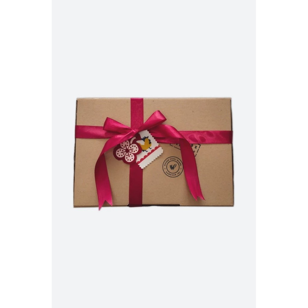 

JUAL Reusable box with ribbon & decor tags (random)