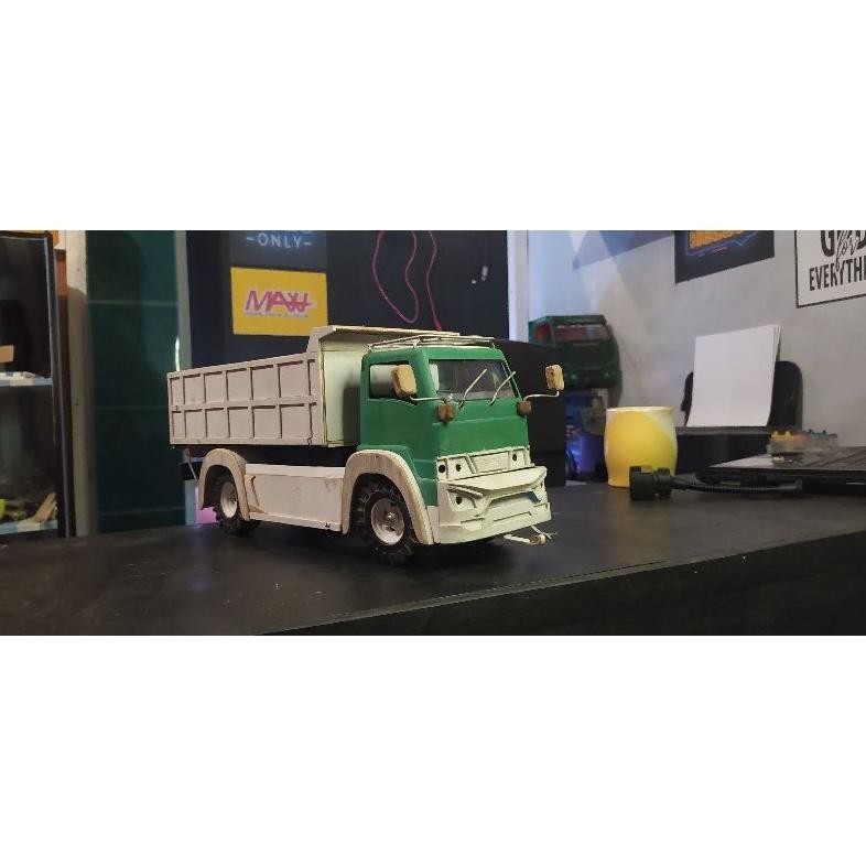 Sasis Miniatur  Truk Plastik + Pola Untuk Modif