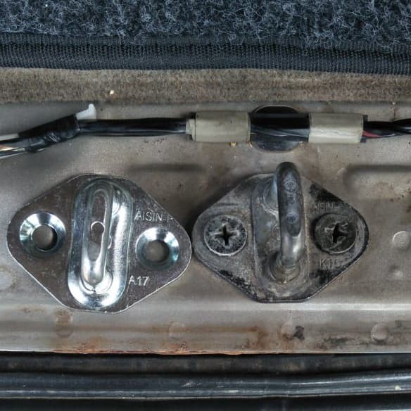 Sam Steker Stricker Pengait Door Lock Bagasi Innova