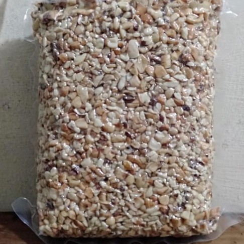 

DISKON kacang mede menir berat 1 kg