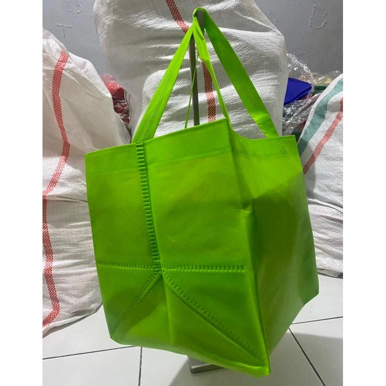 

Promo Spesial!! (1 PACK = 60 PCS) GOODIE BAG TAS HAJATAN 22x22 CM TINGGI 25 CM / TAS NASI BOX / TAS HAJATAN KOTAK NASI / TAS WALIMATUL / TAS SPUNBOND TERLARIS / TAS SUNBOND SOUVENIR TERMURAH / TAS SEMINAR / TAS RAMAH LINGKUNGAN Berkualitas