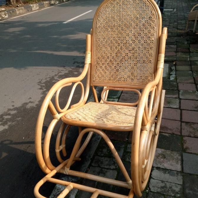 kursi rotan goyang santai orang dewasa