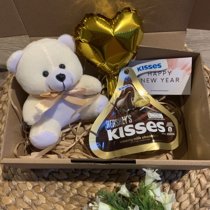 

Kado hampers coklat hersey+ boneka/botol valentine imlek ultah dll