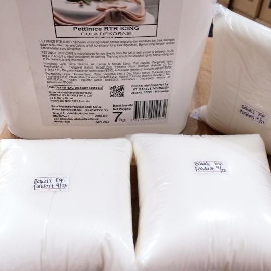 

Bakels Fondant Putih 500Gr Kemasan Repa