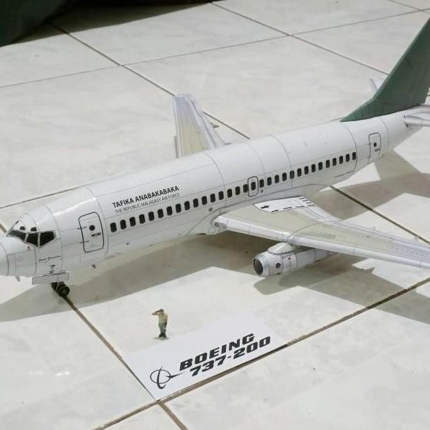 Papercraft Miniatur Pesawat Boeing 737-200 Skala 1/72