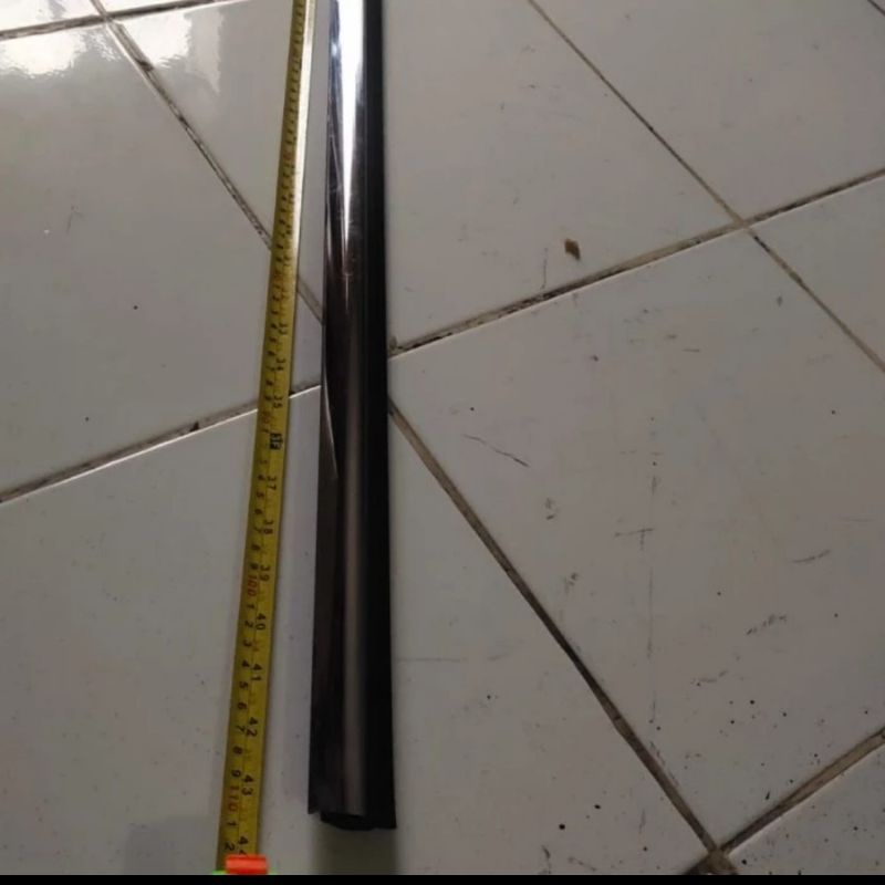 pelipit kaca pintu luar mobil universal 110cm chrome original
