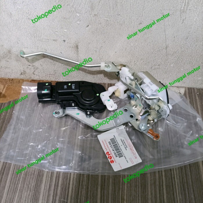 door lock pintu belakang tengah suzuki apv / arena original