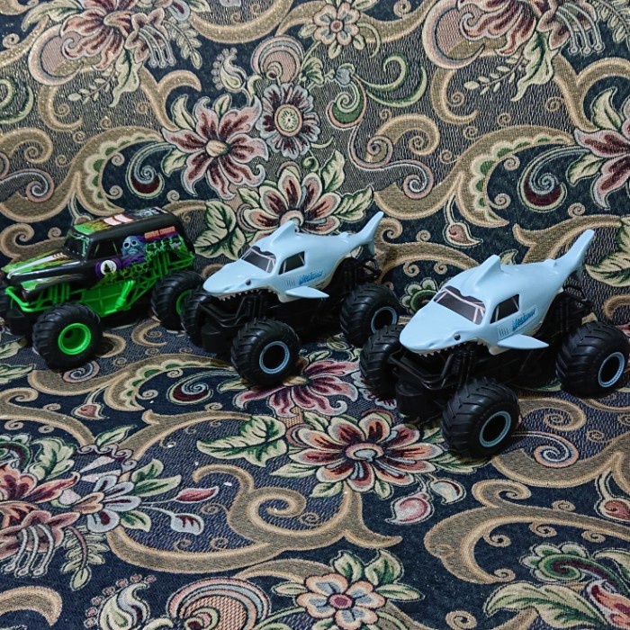 rc monster jam grave digger megalodon original