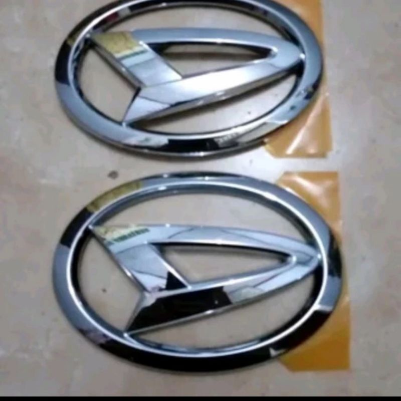 logo emblem Daihatsu Terios Ayla depan original