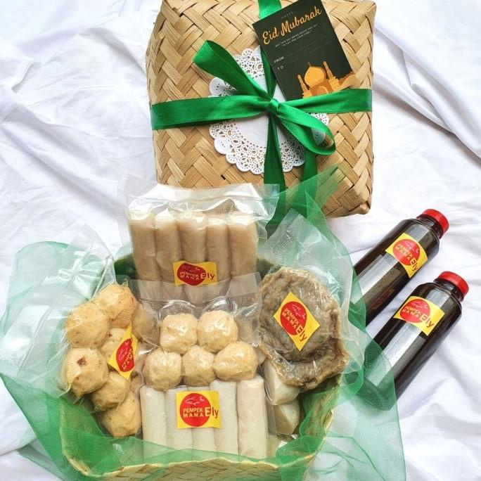 

Parcel Hampers Lebaran Idul Fitri set besek paket gift makanan pempek