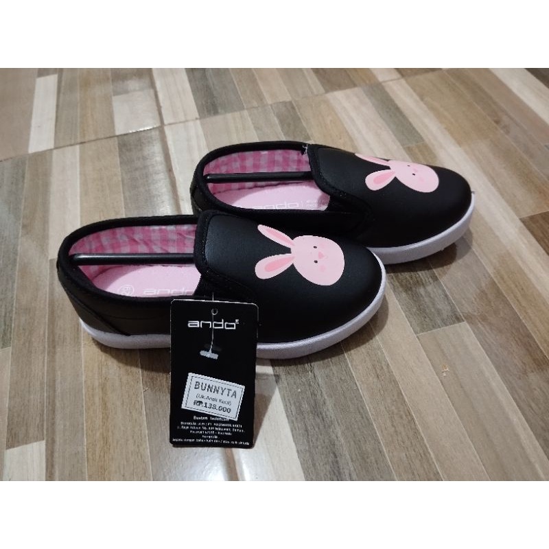 Ando BUNNYTA Sepatu Slip On Anak anak Sepatu Sekolah Warna Hitam Pink
